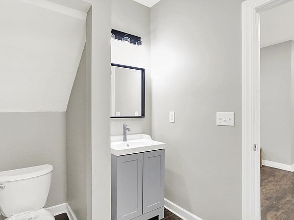 5th image of 1033 N Dearborn St #A