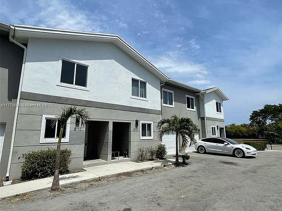 4th image of 815 NW 3rd Ave #1