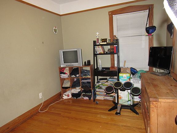 5th image of 1806 S 58th Ave