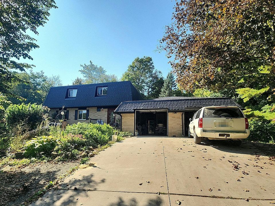 1st image of 7076 Center Rd