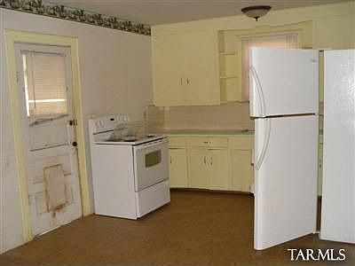3rd image of 207 E Blacklidge Dr
