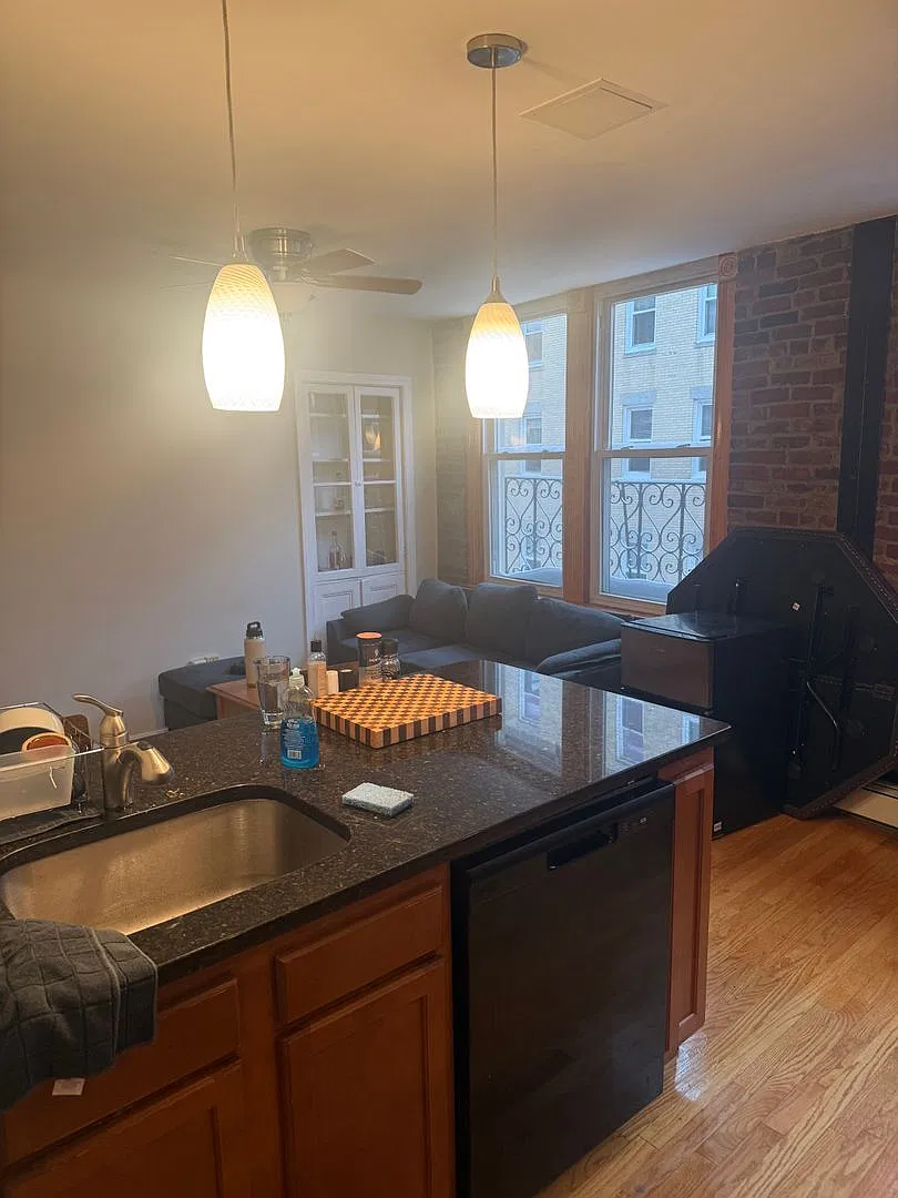 Charming North End 2-Bedroom w/ Laundry in Building - No Fee! — Photo 3