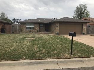 616 SW 8th St, Moore, OK 73160