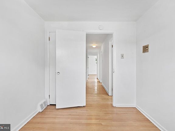4th image of 2731 Tolbut St