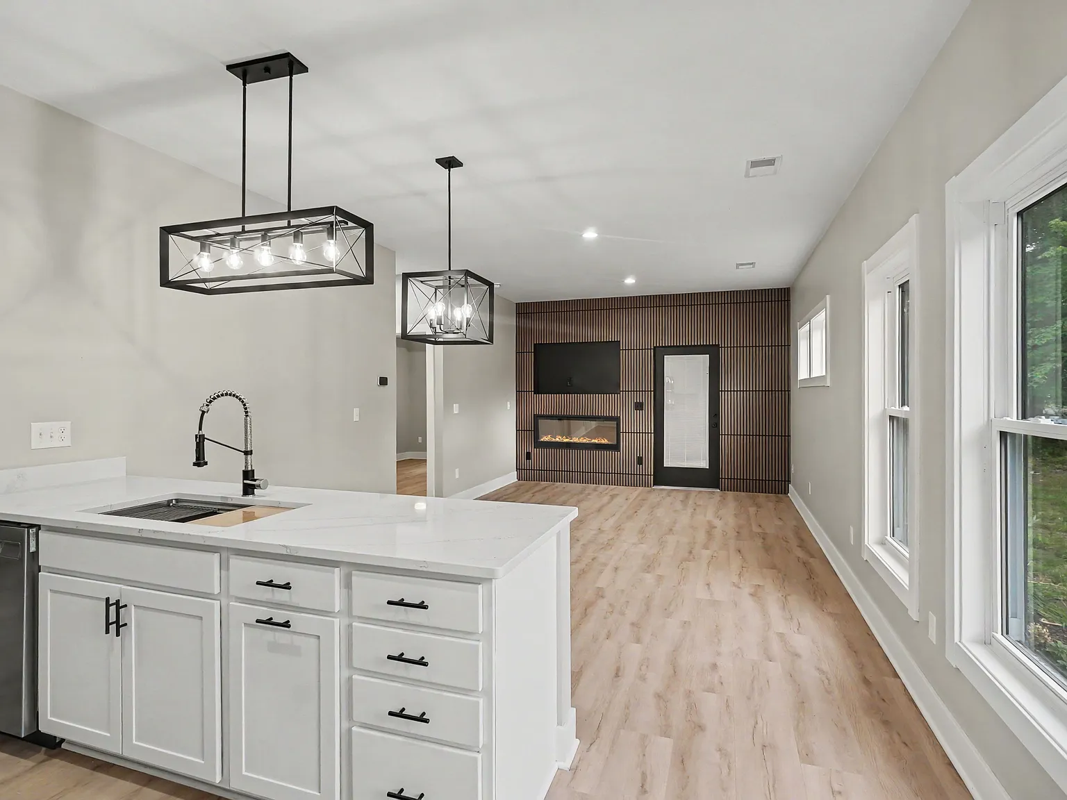 5008 Danbury — Photo 3
