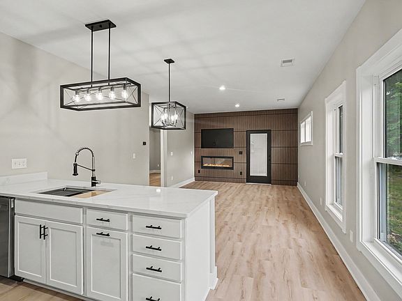 3rd image of 5008 Danbury Pl