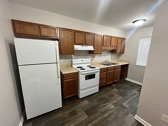 5th image of 2912D Creekview Ct #0