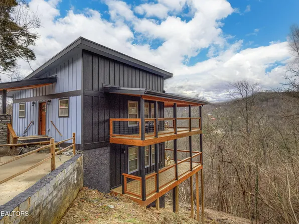 1976 Backhome Ln, Sevierville, TN 37876