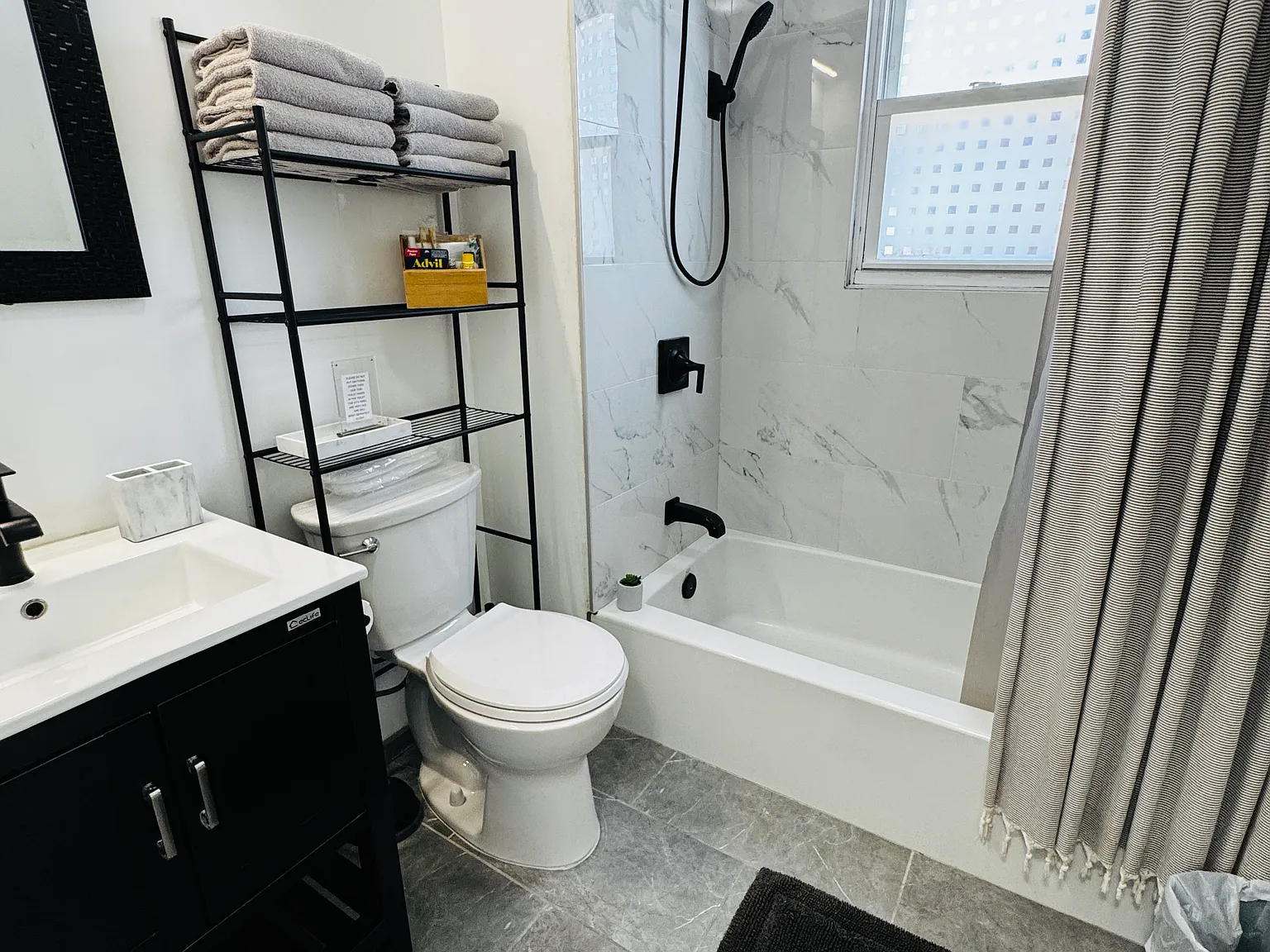 3 bed, 900 sqft, $1,200 — Photo 3