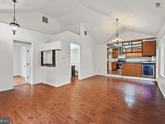 3rd image of 5514 Parker St