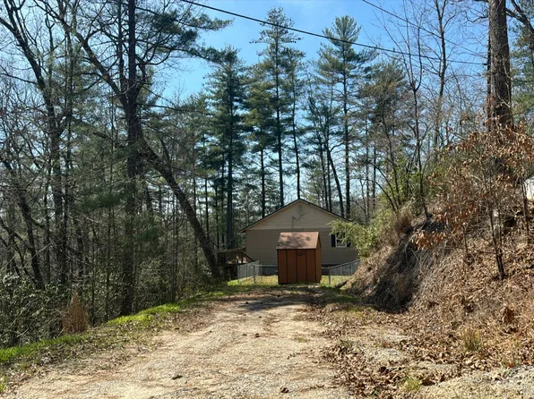 269 Pinewood Knoll Dr, Hendersonville, NC 28739