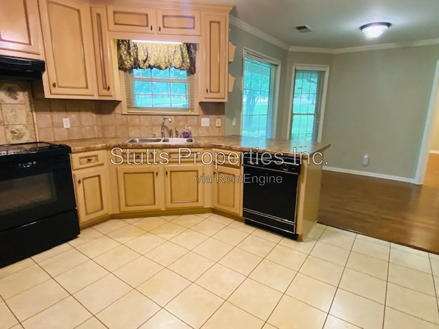 3 bed, 2.0 bath, 1690 sqft, $1,595 — Photo 4