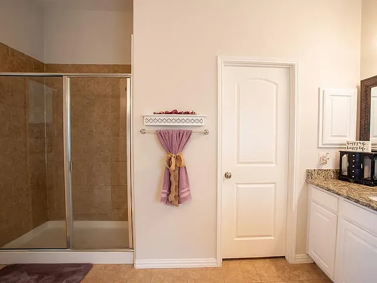326 Hawthorn Dr — Photo 15