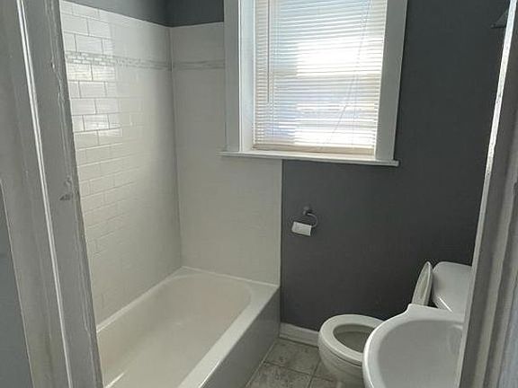 4th image of 1025 Collings Ave APT 5