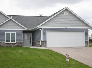 621 Hewitt St, Forreston, IL 61030