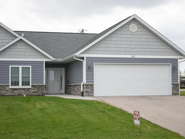 621 Hewitt St, Forreston, IL 61030