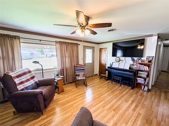 2nd image of 503 E Edgar Ave