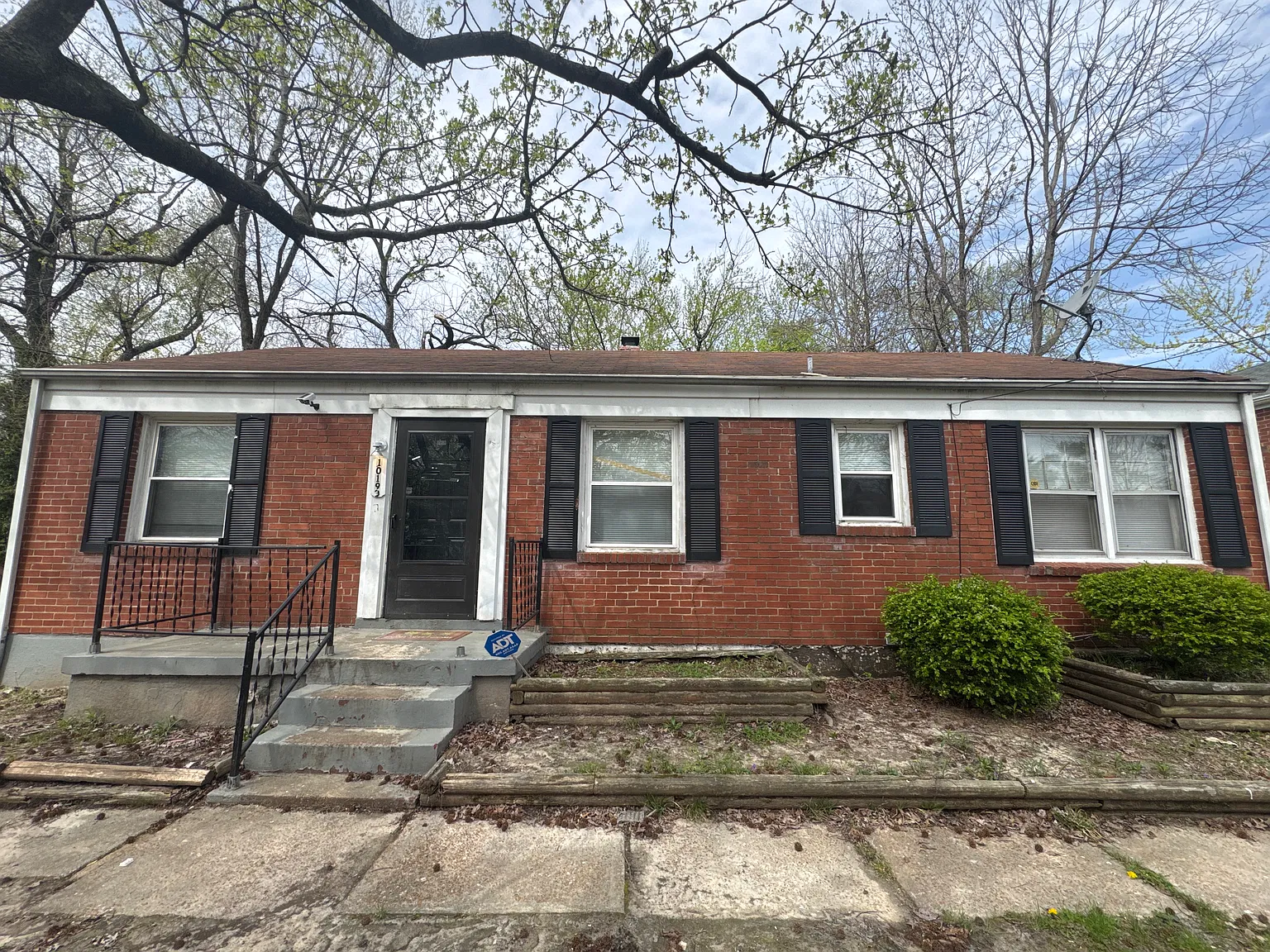 Spacious Home Looking For A Renter — Photo 1
