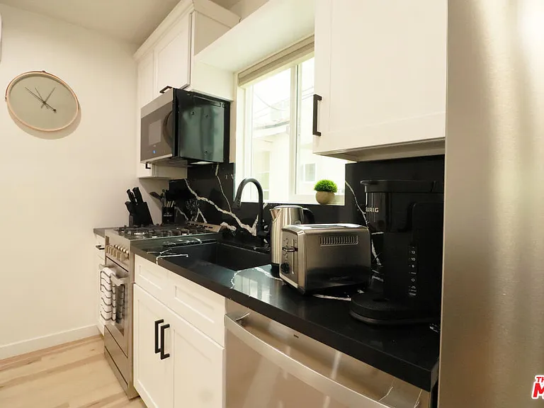 9040 Phyllis Ave #C — Photo 5
