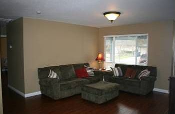 3rd image of 1925 Jamestown Dr