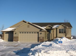 5699 W Prairiewood Dr, Grand Forks, ND 58201