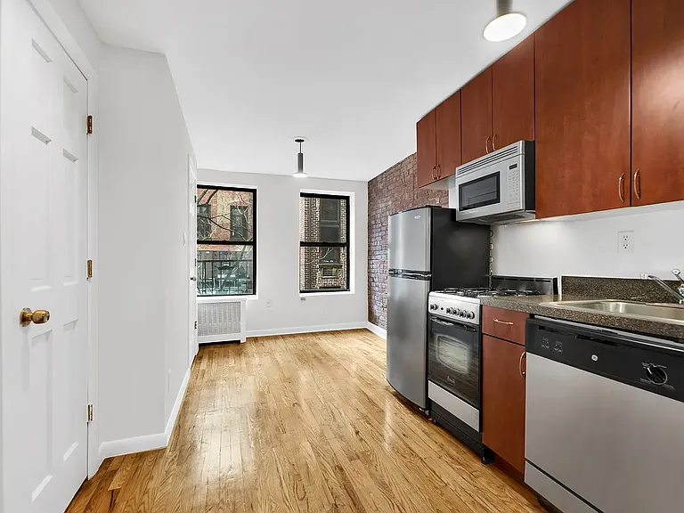 98 Christopher St #2 — Photo 1
