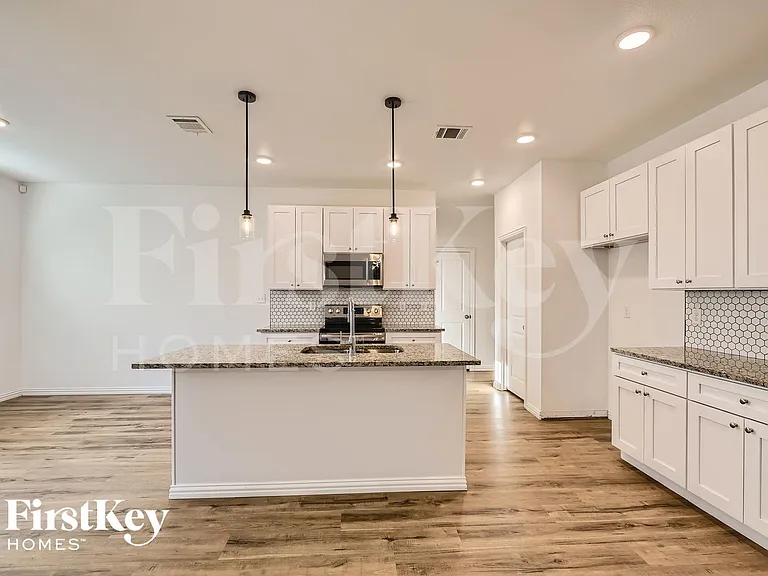 7384 Parkside Place Dr — Photo 9