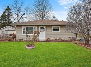 12 Wren Rd, Carpentersville, IL 60110