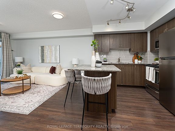 4th image of 816 Lansdowne Ave #320