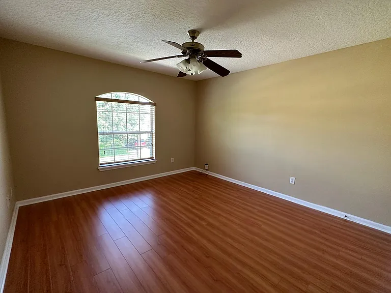 617 Spruce Creek Rd — Photo 22