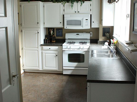 5th image of 10619 Oliver St