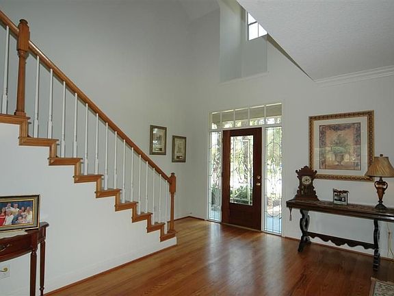 3rd image of 131 Creekside Dr