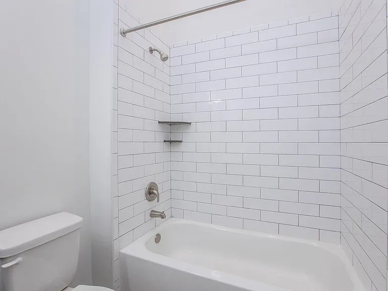 East Seventy Nine Apartments — Photo 31