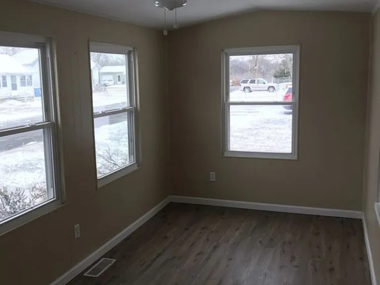 265 Wyandotte St — Photo 9