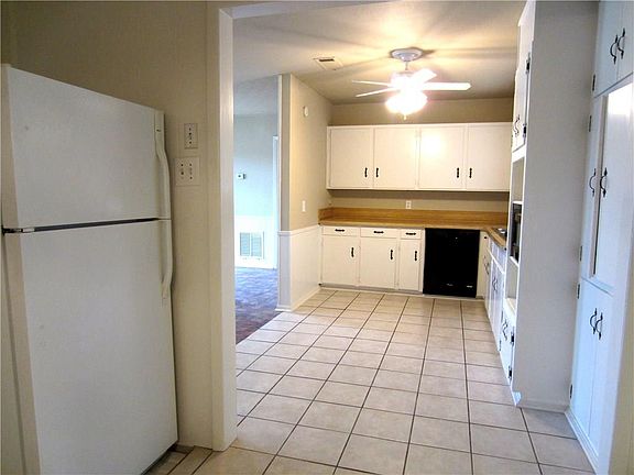 4th image of 301 Bradley St