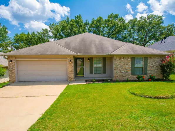 7 Brennan Ln, Little Rock, AR 72227