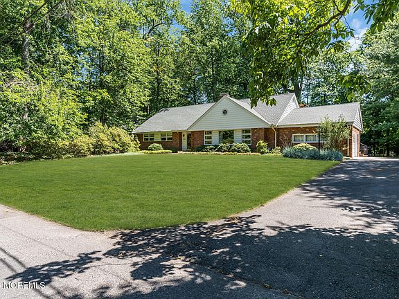 3rd image of 245 Kingfisher Drive