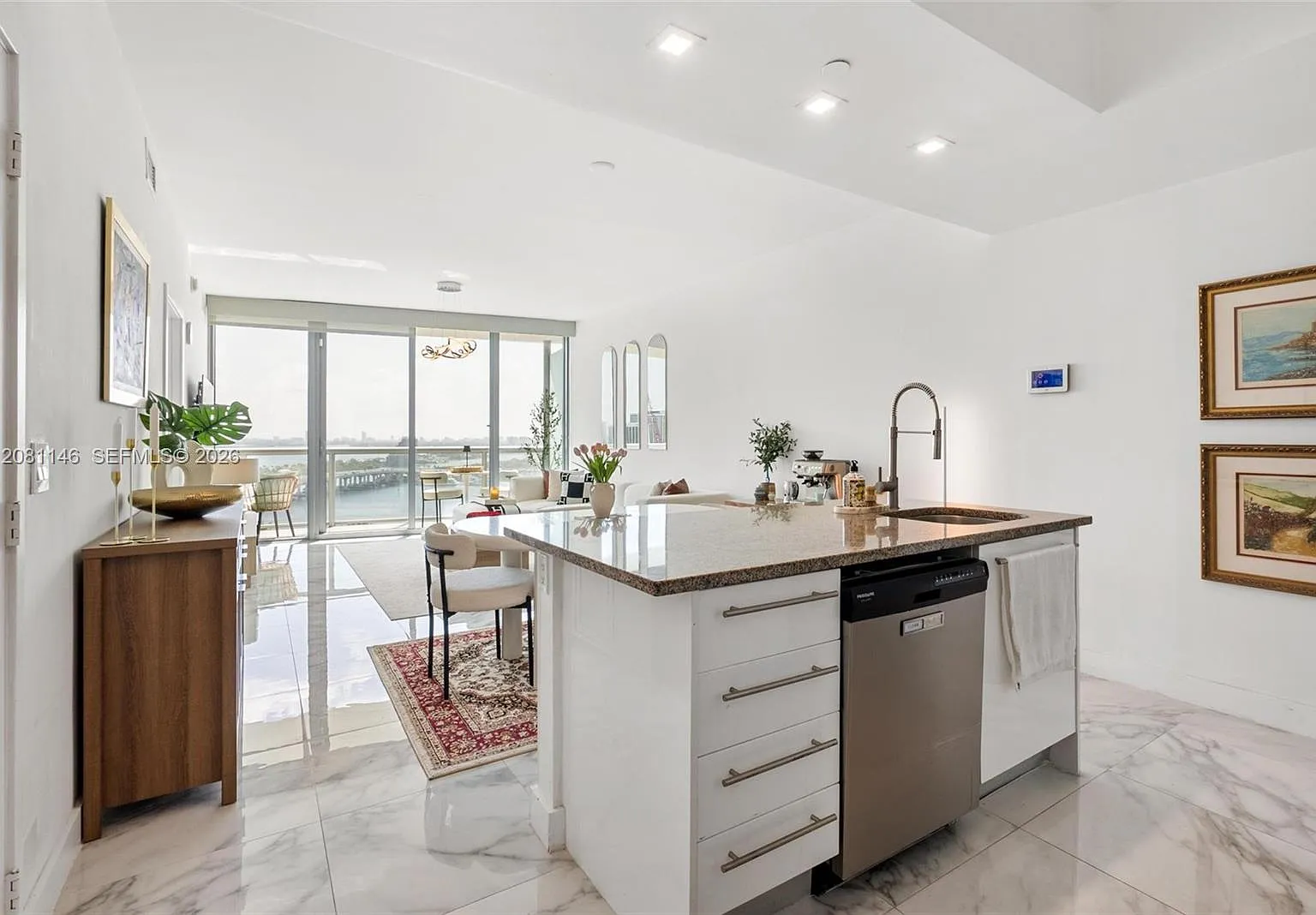 Marinablue Condo — Photo 4