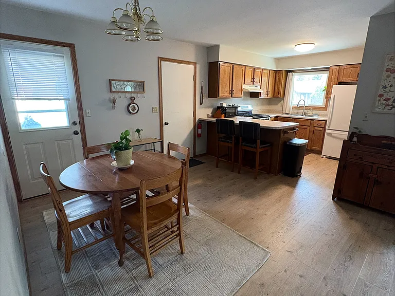 3835 Summerset Way — Photo 6