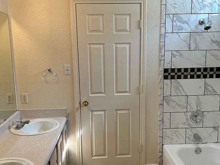 2203 Tracey Ann Ln — Photo 12