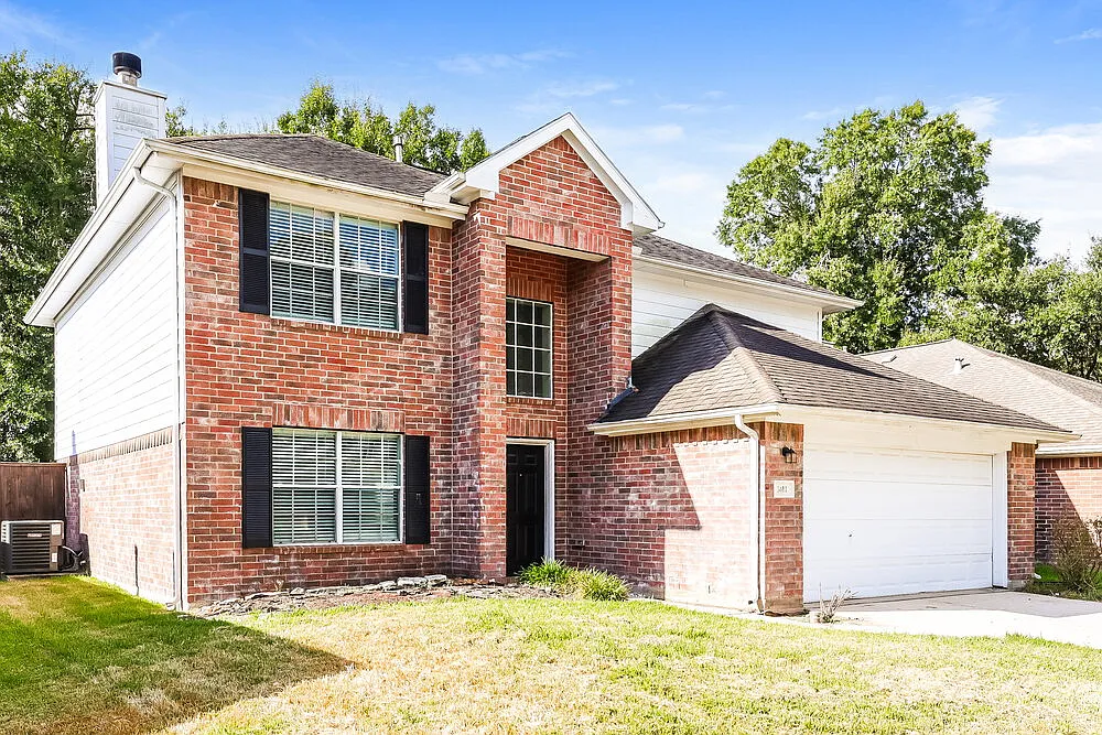 4 bed, 2.5 bath, 2455 sqft, $2,175 — Photo 2