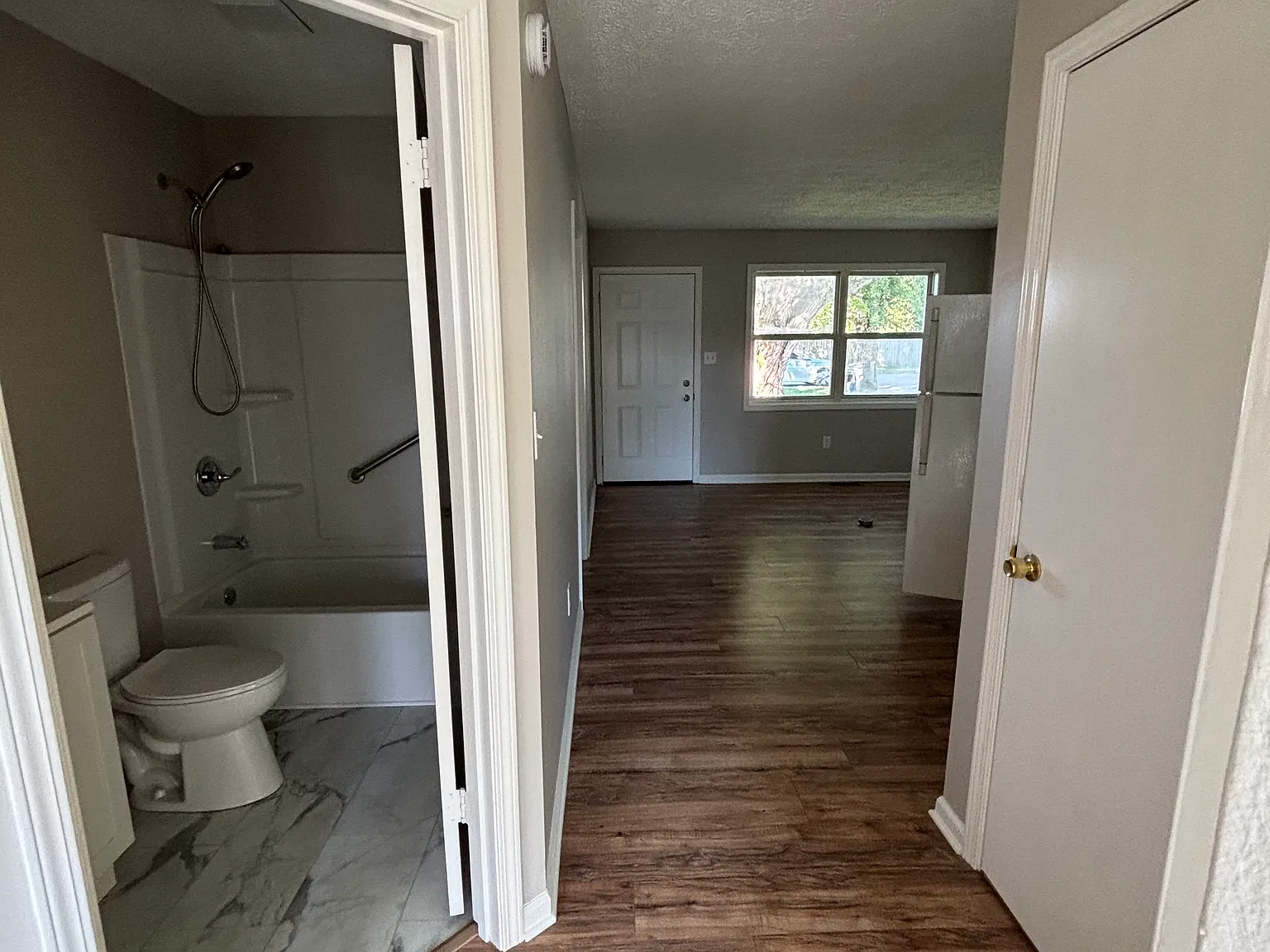 2 bed, 800 sqft, $1,200 — Photo 3