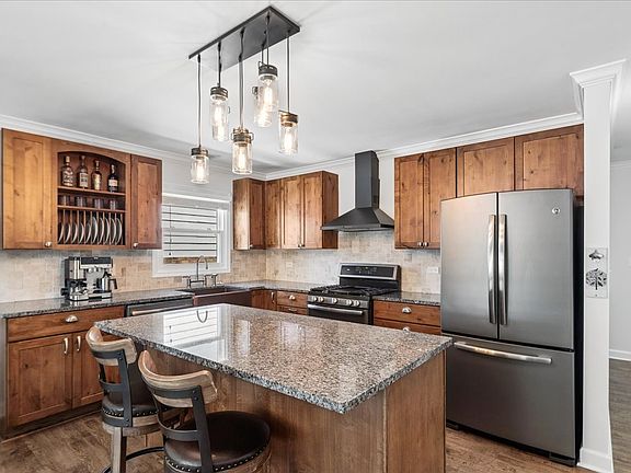 4th image of 313 Maple Ln