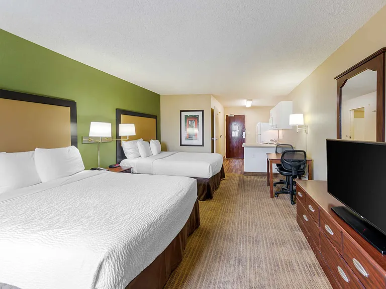 Studio Suite - 2 Full Beds