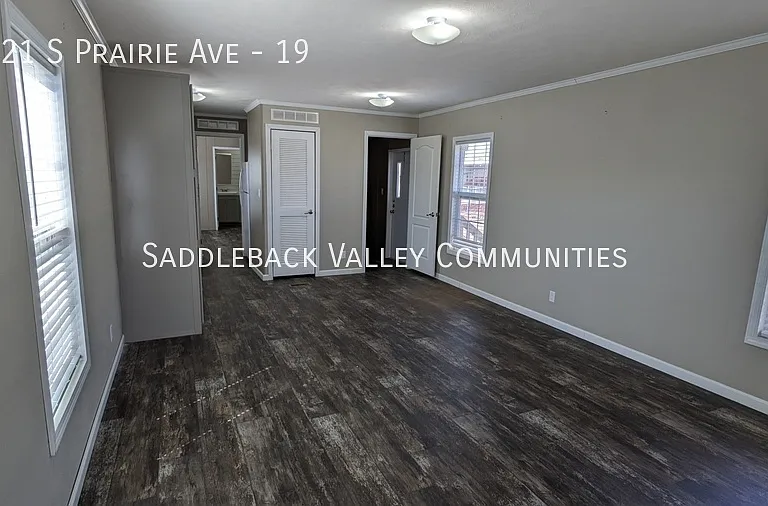 2221 S Prairie Ave #19 — Photo 2