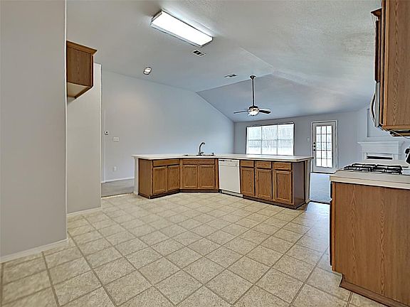 5th image of 317 Willowlake Dr