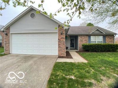 825 Queensgate Dr, Greenwood, IN, 46143