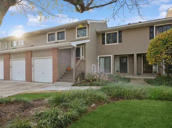 225 Winding Oak Ln #225, Buffalo Grove, IL 60089