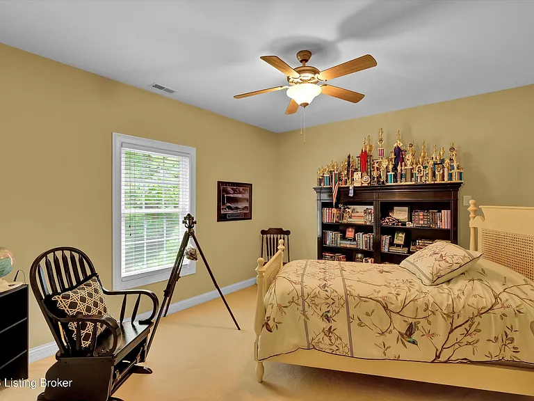 560 N Hubbards Ln — Photo 36