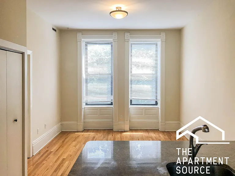 2950 N Racine Ave #2 — Photo 2